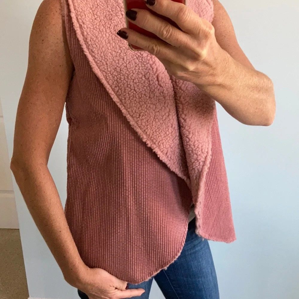 Mauve Color Sherpa & Corduroy Vest - Picture 6 of 9